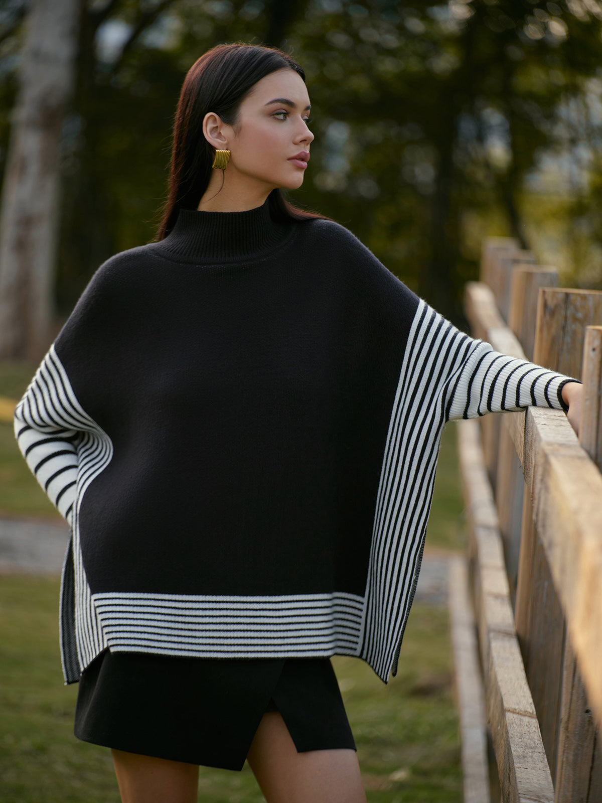 Lara | Stilvolles Zwei-Farben-Pinstripe Stricktop