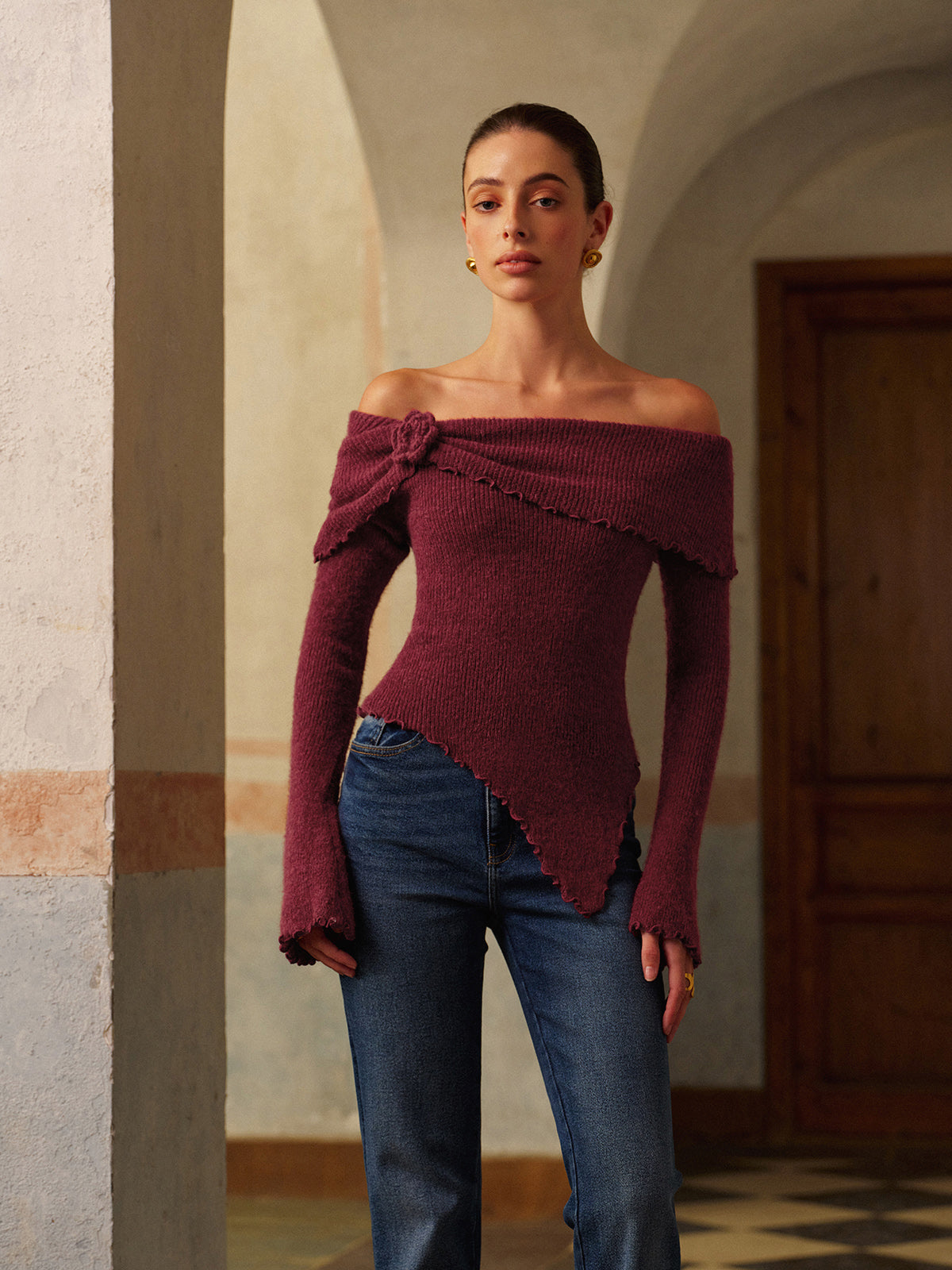 Liane | Elegantes asymmetrisches Oberteil mit floralem Strick und Rüschen
