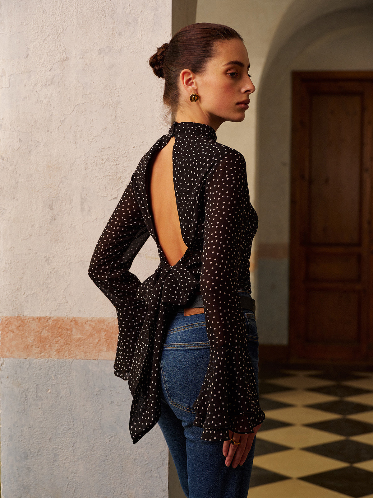Annika | Rückefreies Chiffon-Shirt mit Punkte-Bow