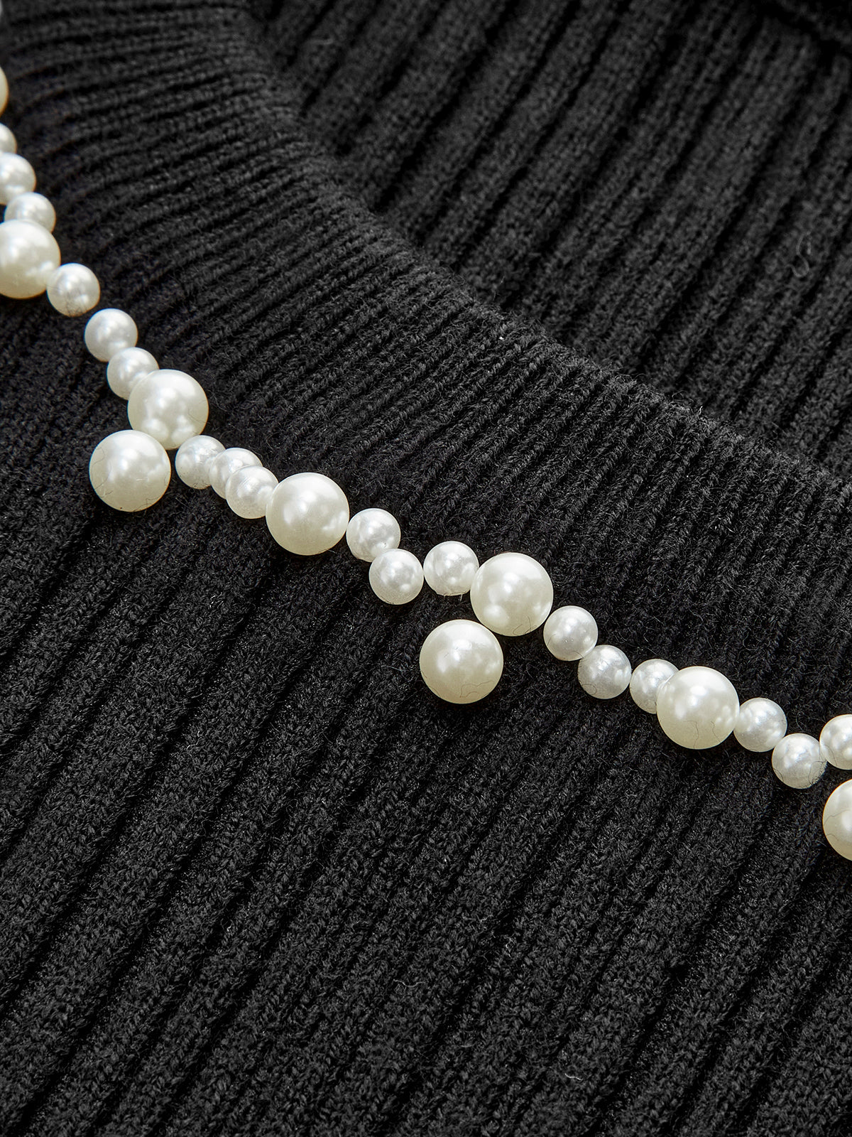 Clara | Rüschen-Strick-Top mit edlem Perlen-Dekor