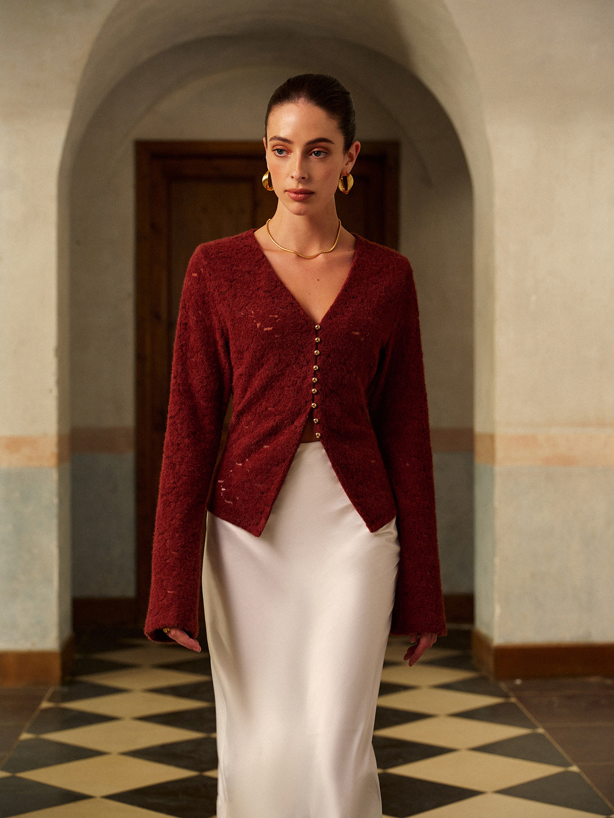 Clara | V-Ausschnitt Spitzenbluse mit Schlitz
