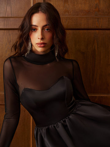 Emilia | Elegantes Kleid mit Stehkragen und Falten