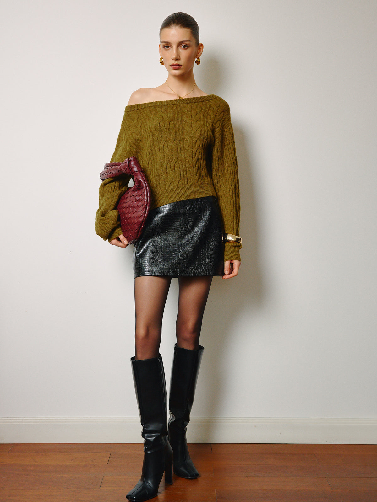 Clara | Elegantes Strickoberteil mit kaltem Schulterstil