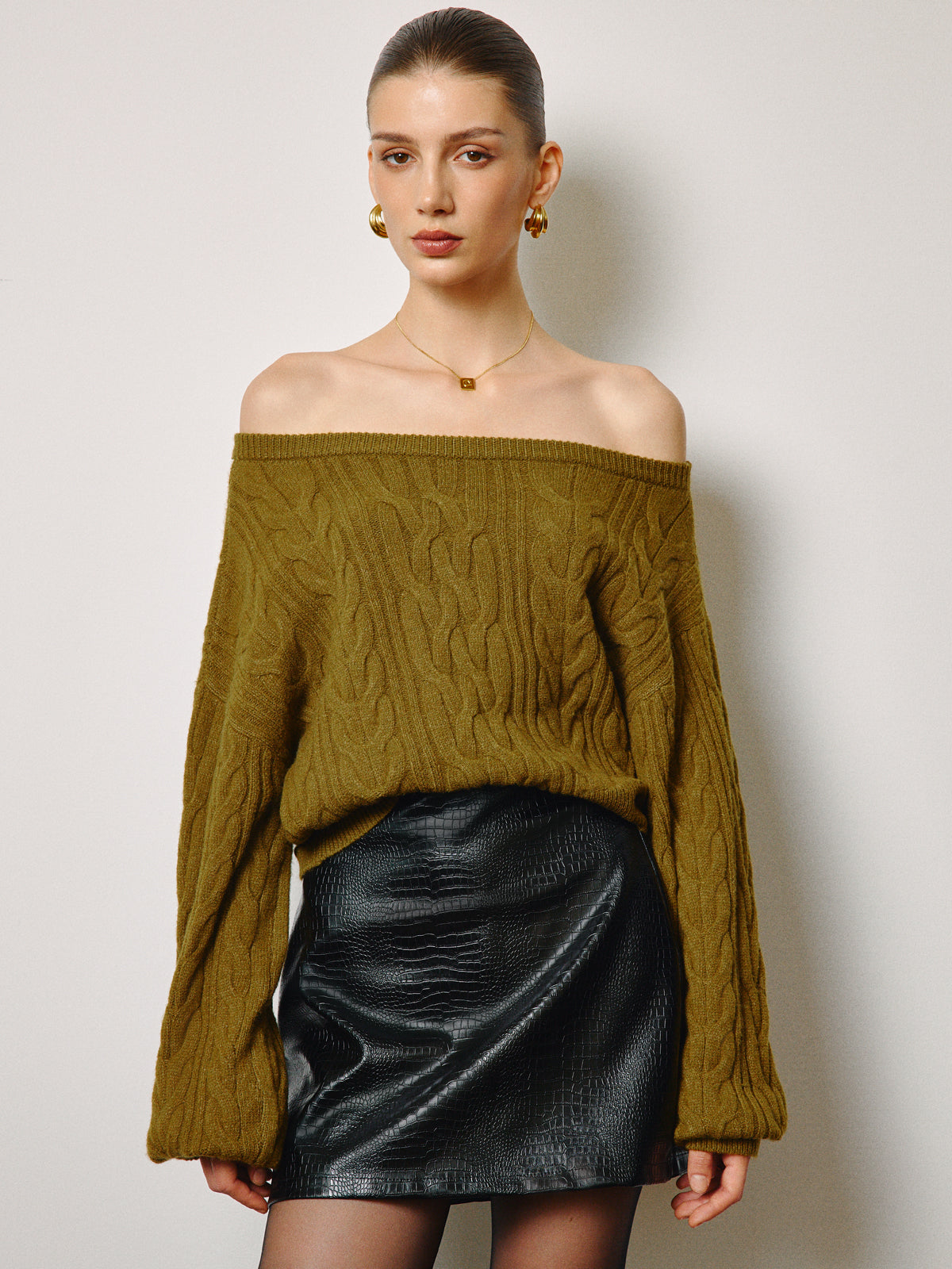 Clara | Elegantes Strickoberteil mit kaltem Schulterstil