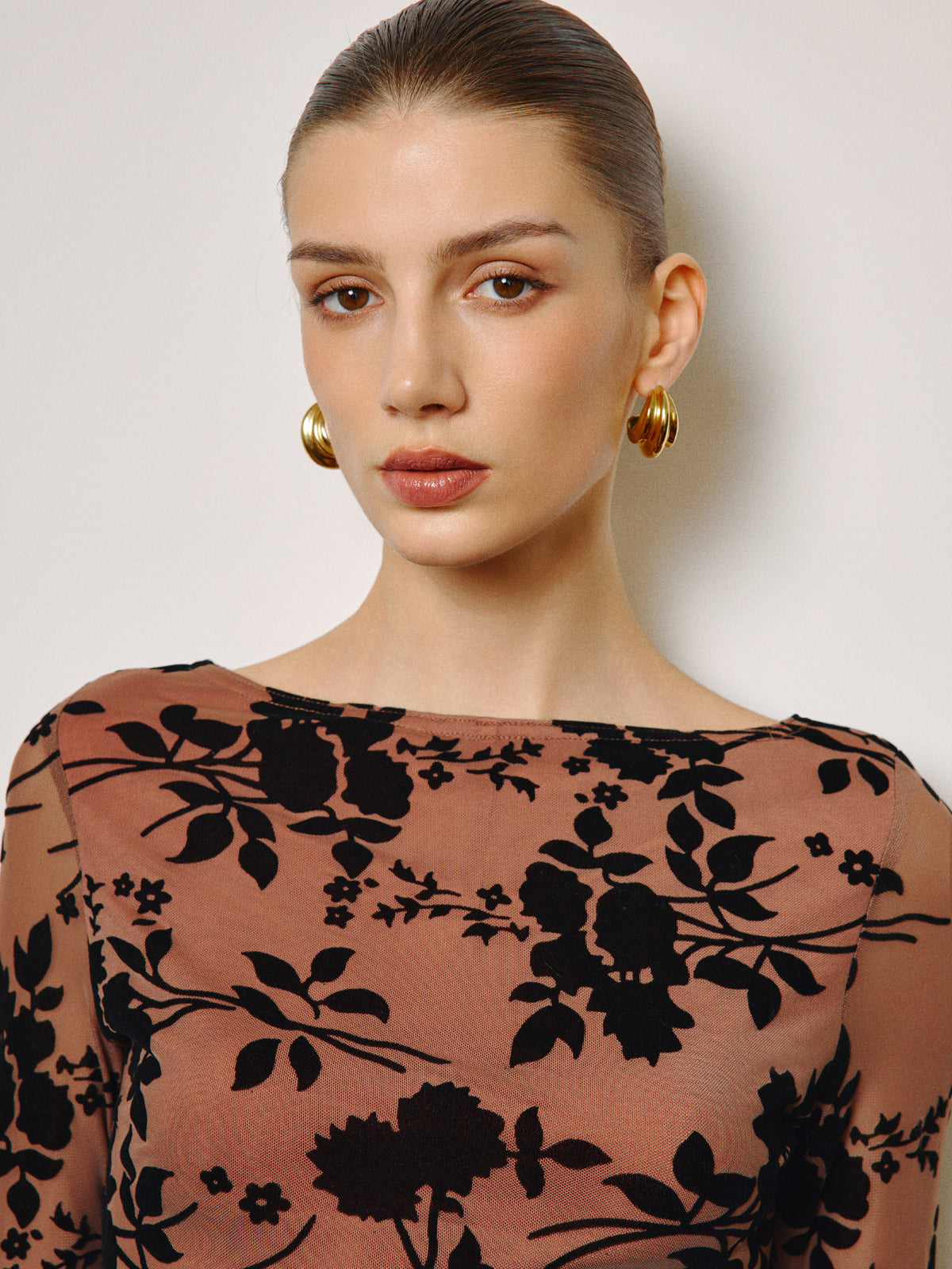 Anna | Semitransparentes Flockblumen-Kurzkleid