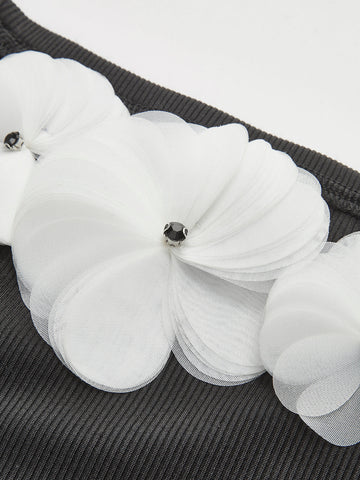 Clara | Romantisches Off-Shoulder T-Shirt mit Blumenmuster
