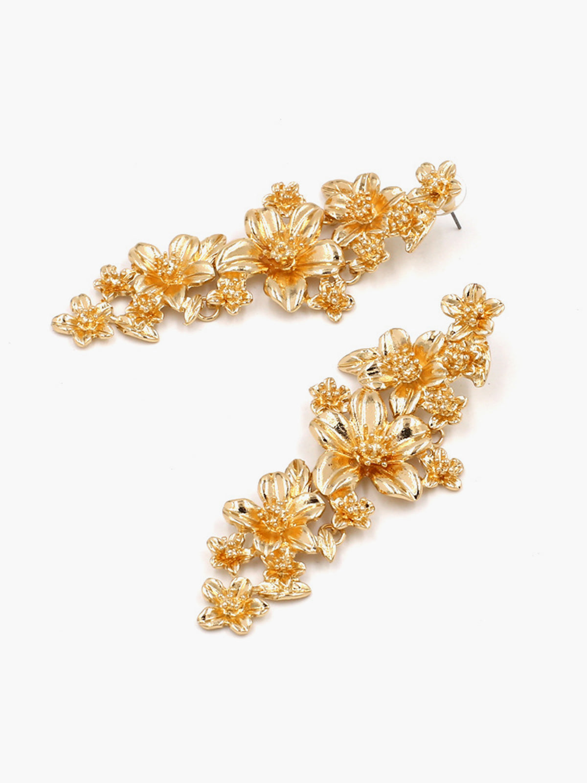 Clara | Goldene Florale Anhänger-Ohrstecker