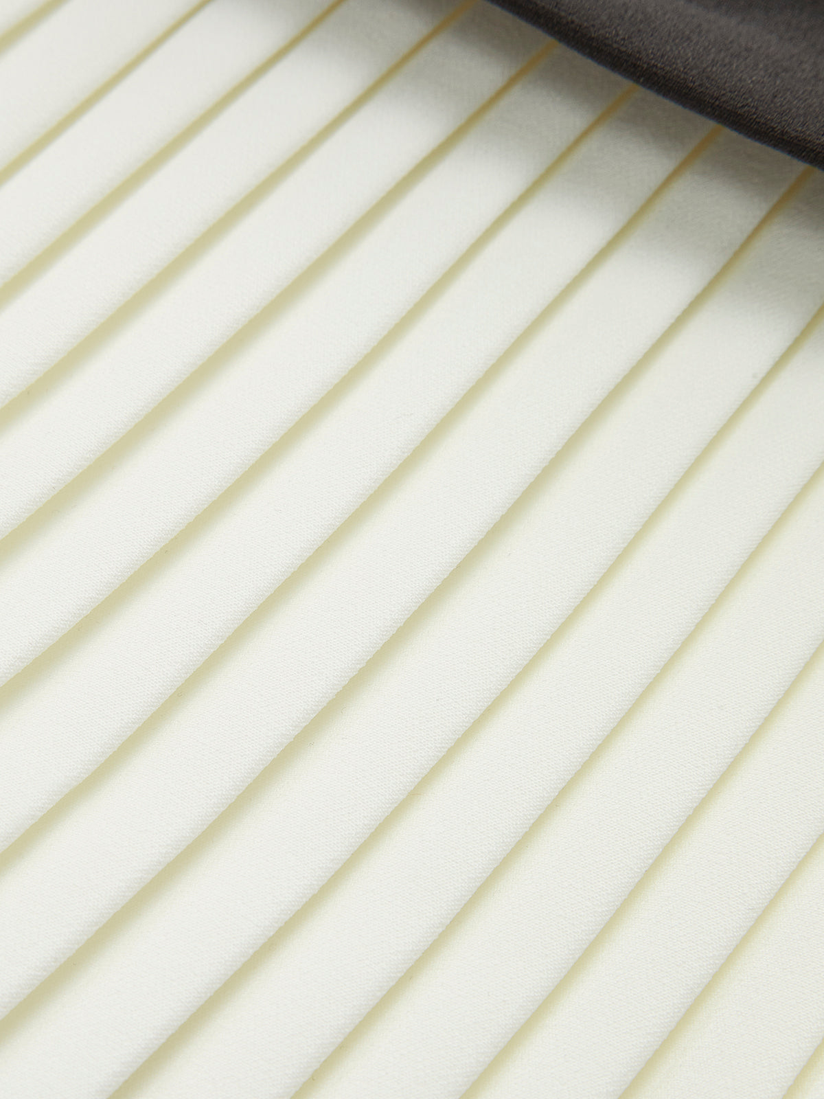 Leonie | Plissee-Kleid mit V-Ausschnitt und zwei Farben