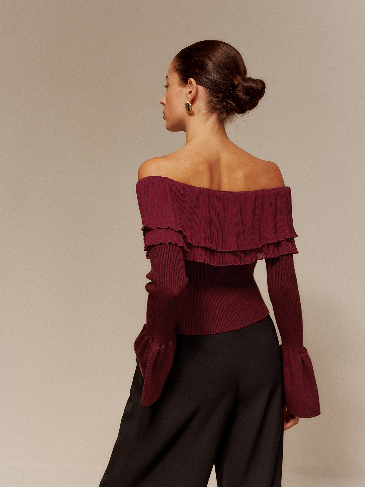 Clara | Off-Shoulder Plissierter Rüschensweater