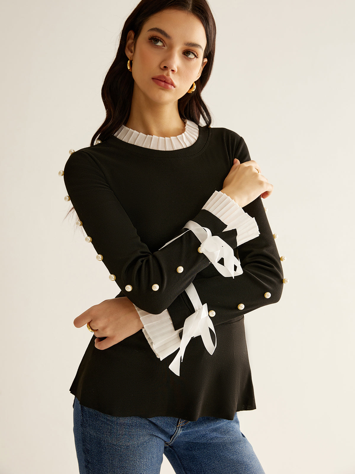 Clara | Elegante Faltenbluse mit Perlendekoration