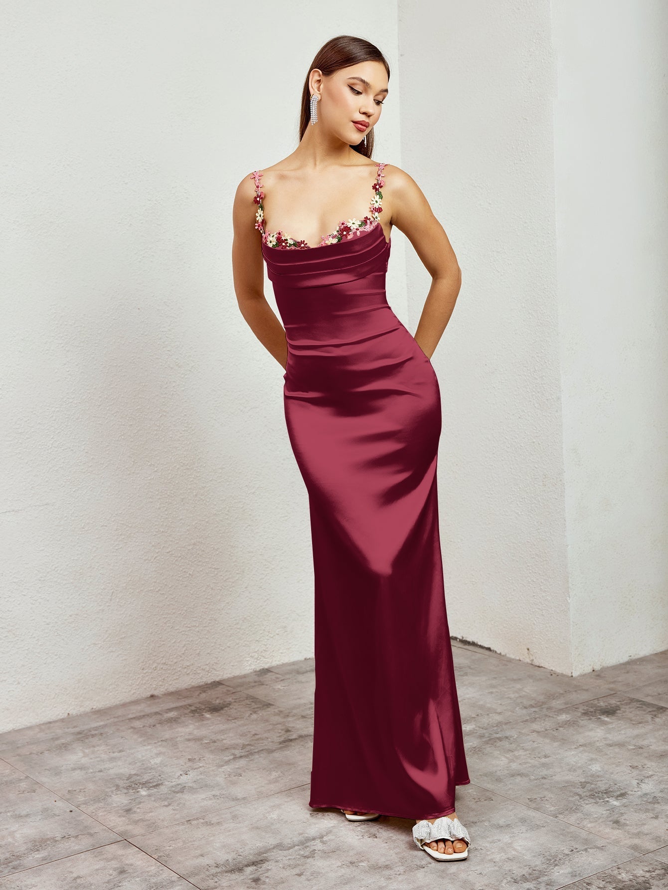 Irvin | Verzierter Träger-Rücken-Satin-Bodycon-Kleid