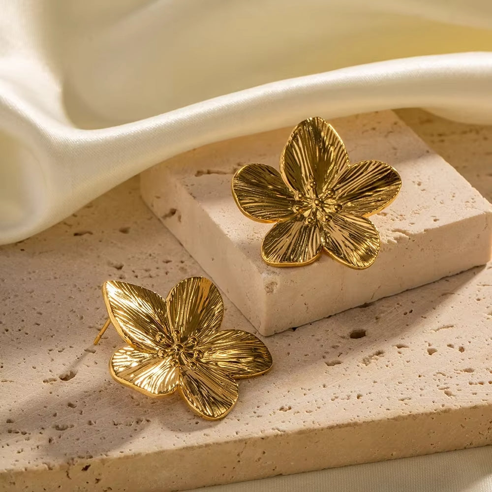 Rianne Blumenohrring Gold