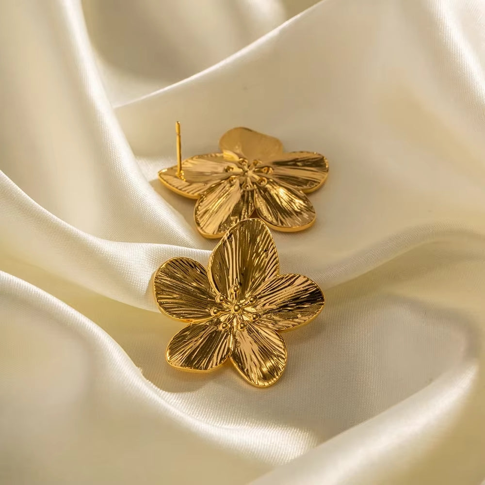 Rianne Blumenohrring Gold