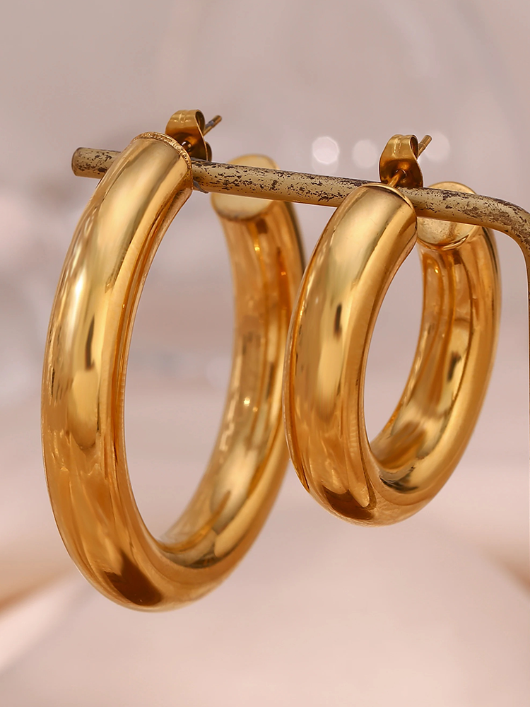 Lisa – Chunky Goldohrringe mit 18K-Goldbeschichtung für einen Strahlenden Look (50mm)