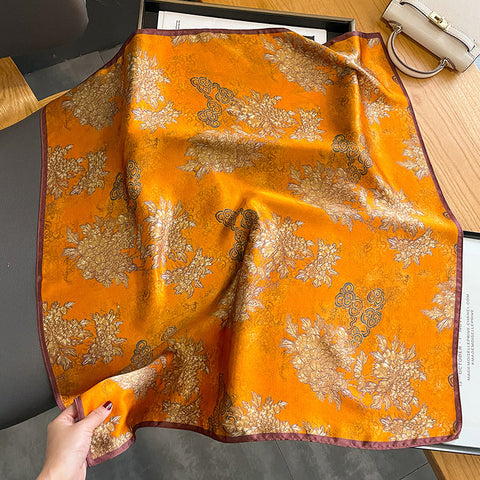 Lara | Seidenschal Foulard Seide - Elegantes Winteroutfit für Frauen