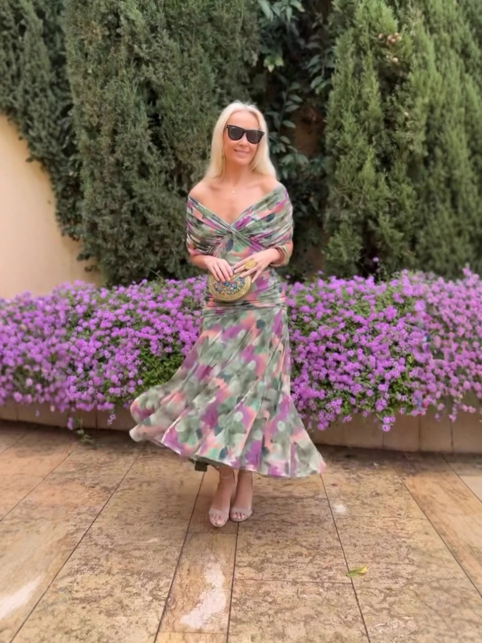 Kori | Bedrucktes Kleid mit schulterfreiem V-Ausschnitt für Damen