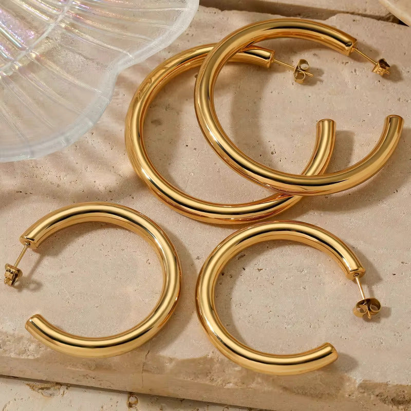 Lisa – Chunky Goldohrringe mit 18K-Goldbeschichtung für einen Strahlenden Look (50mm)