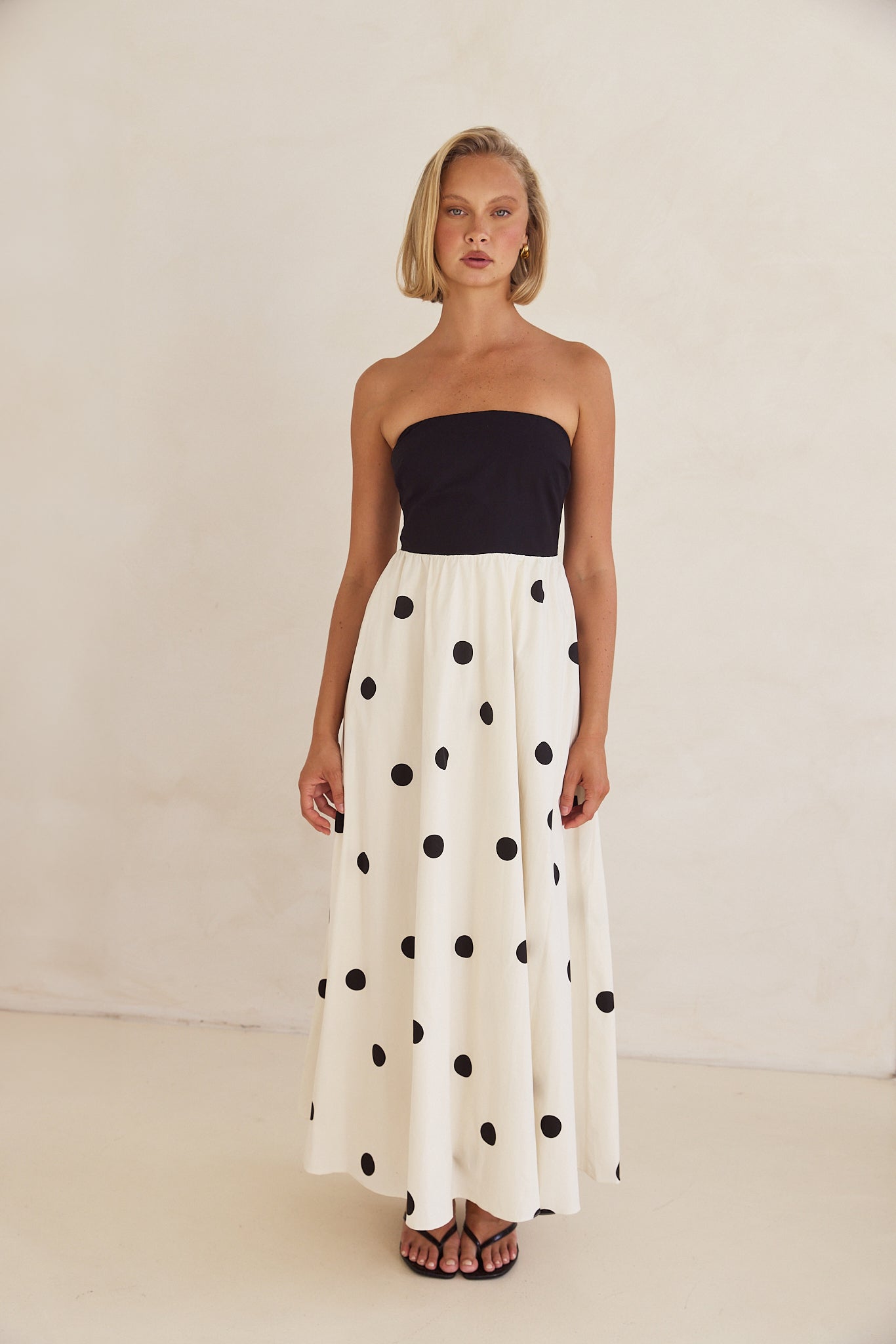 Elena | Maxi-Kleid mit Polka-Dot-Details