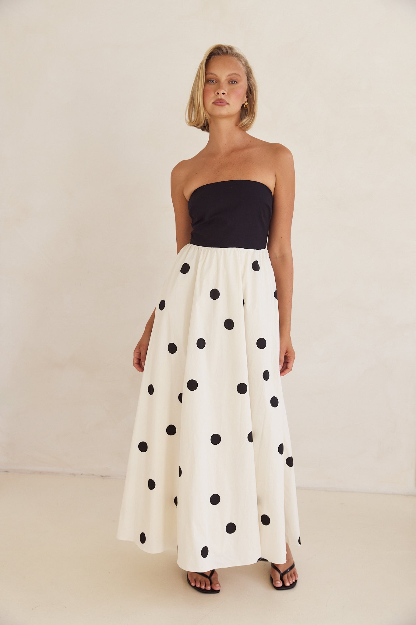 Elena | Maxi-Kleid mit Polka-Dot-Details