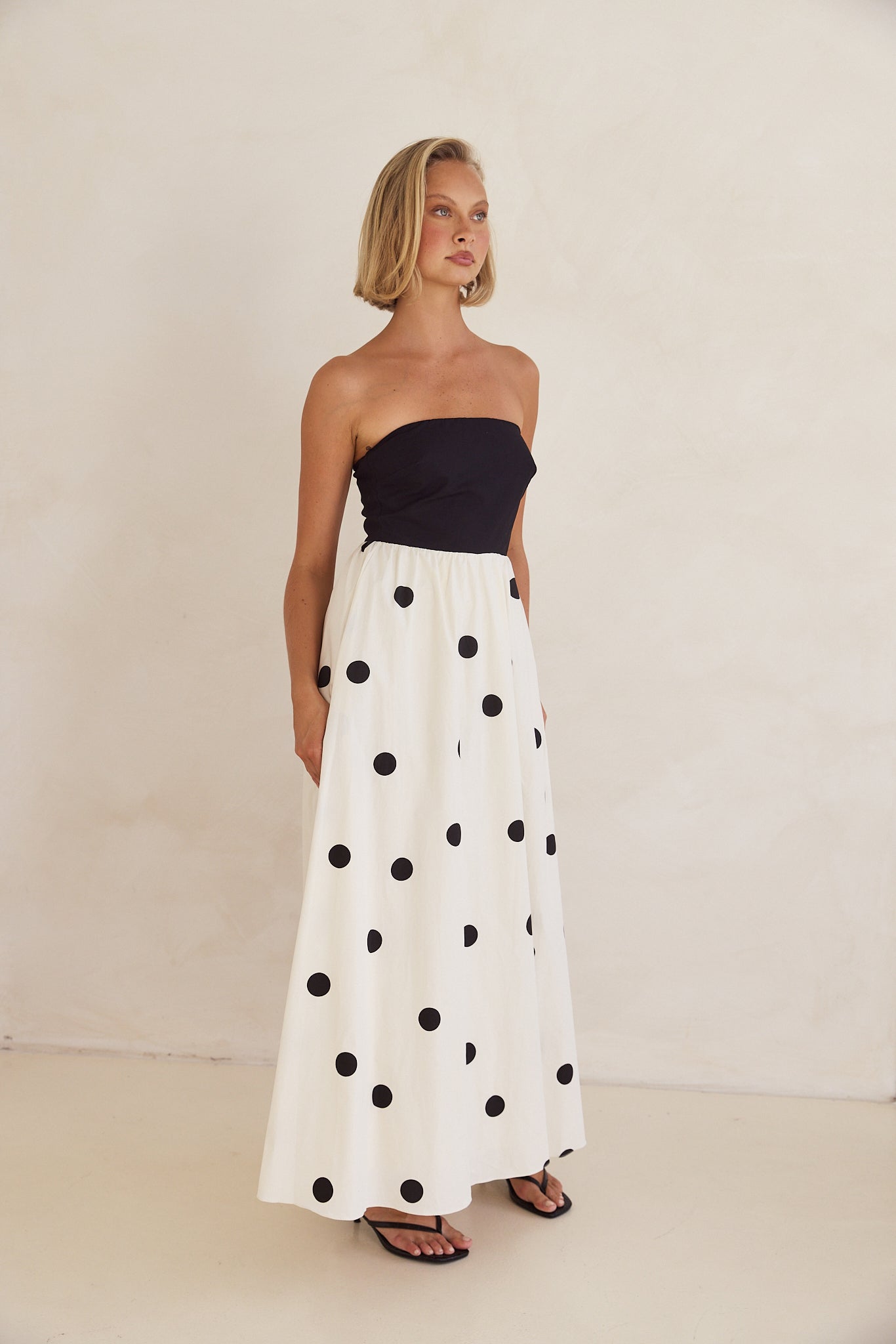 Elena | Maxi-Kleid mit Polka-Dot-Details