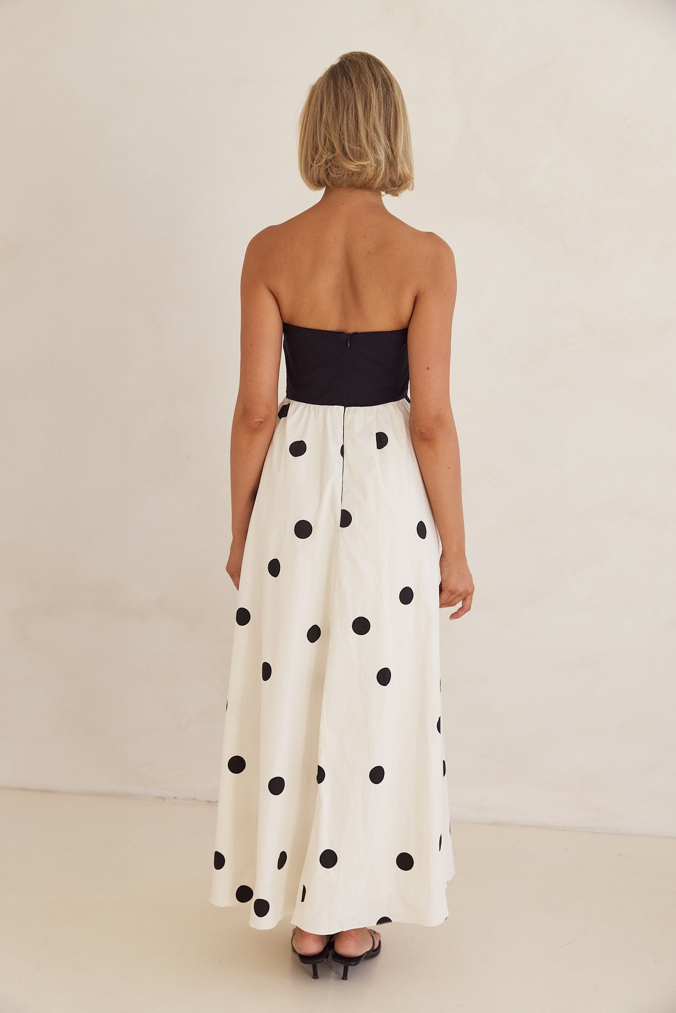 Elena | Maxi-Kleid mit Polka-Dot-Details