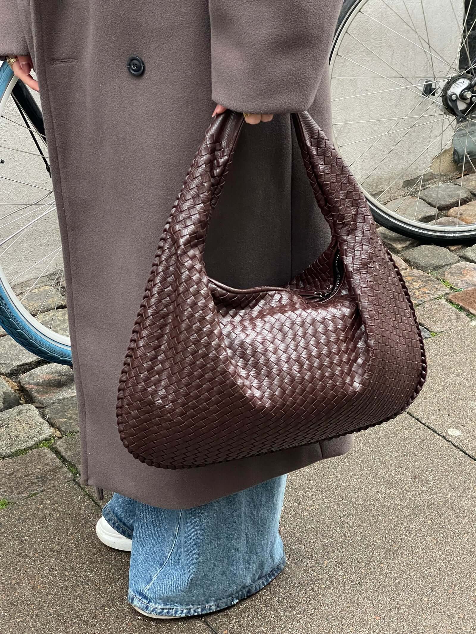 Gewebte Umhängetasche in Übergröße