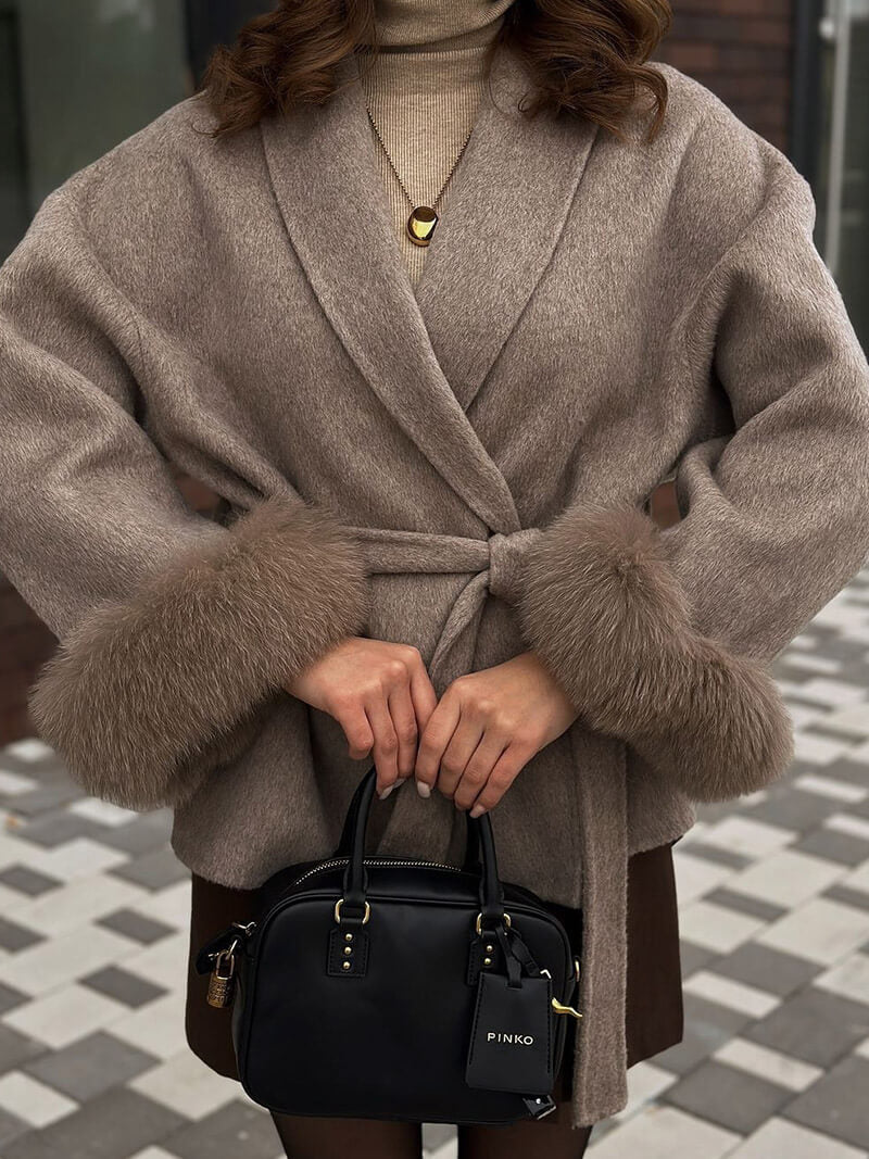Grace | Eleganter Kunstpelzmantel für Herbst & Winter