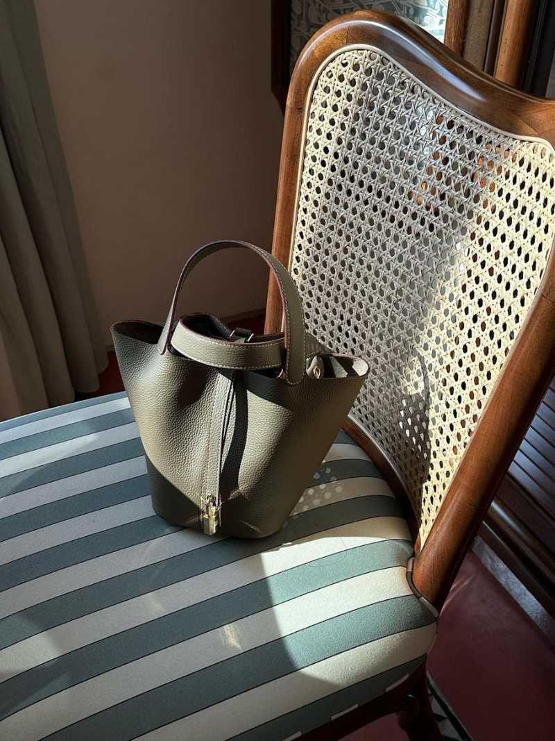 Pia Bucket Bag