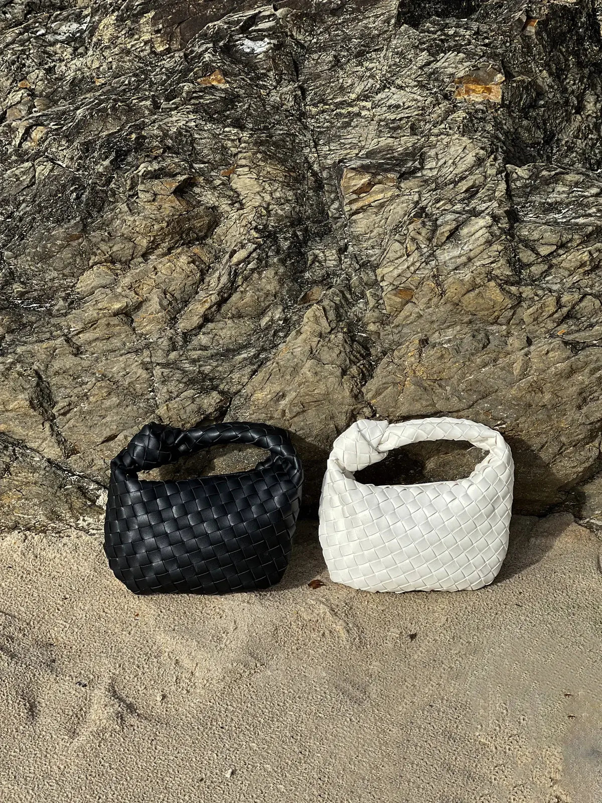Gewebte Mini-Tasche: Eleganz für jeden Tag