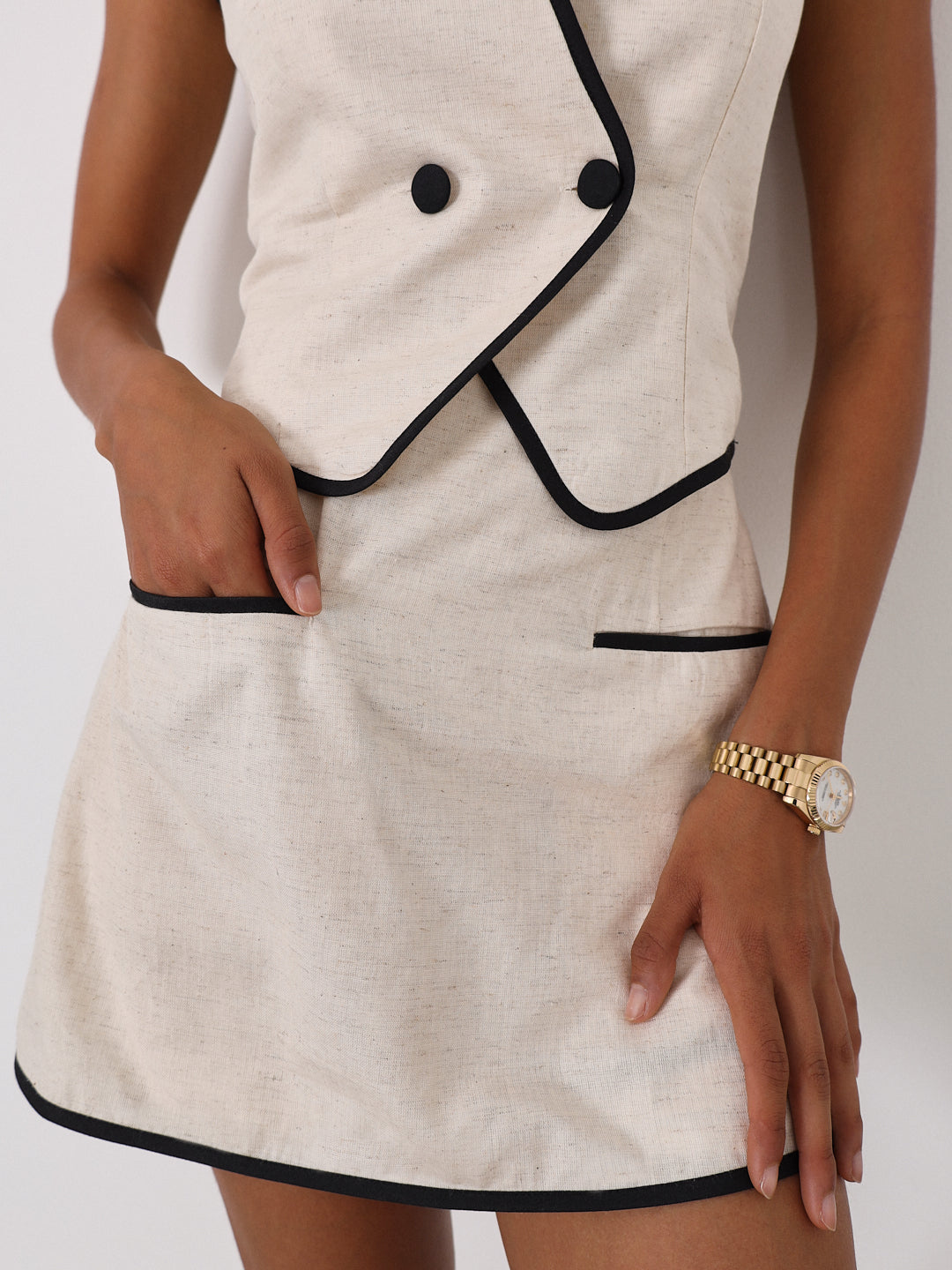 Wyatt | Julii Leinen-Mix Kontrastbesatz Maßgeschneiderter Skort | Beige & Schwarz