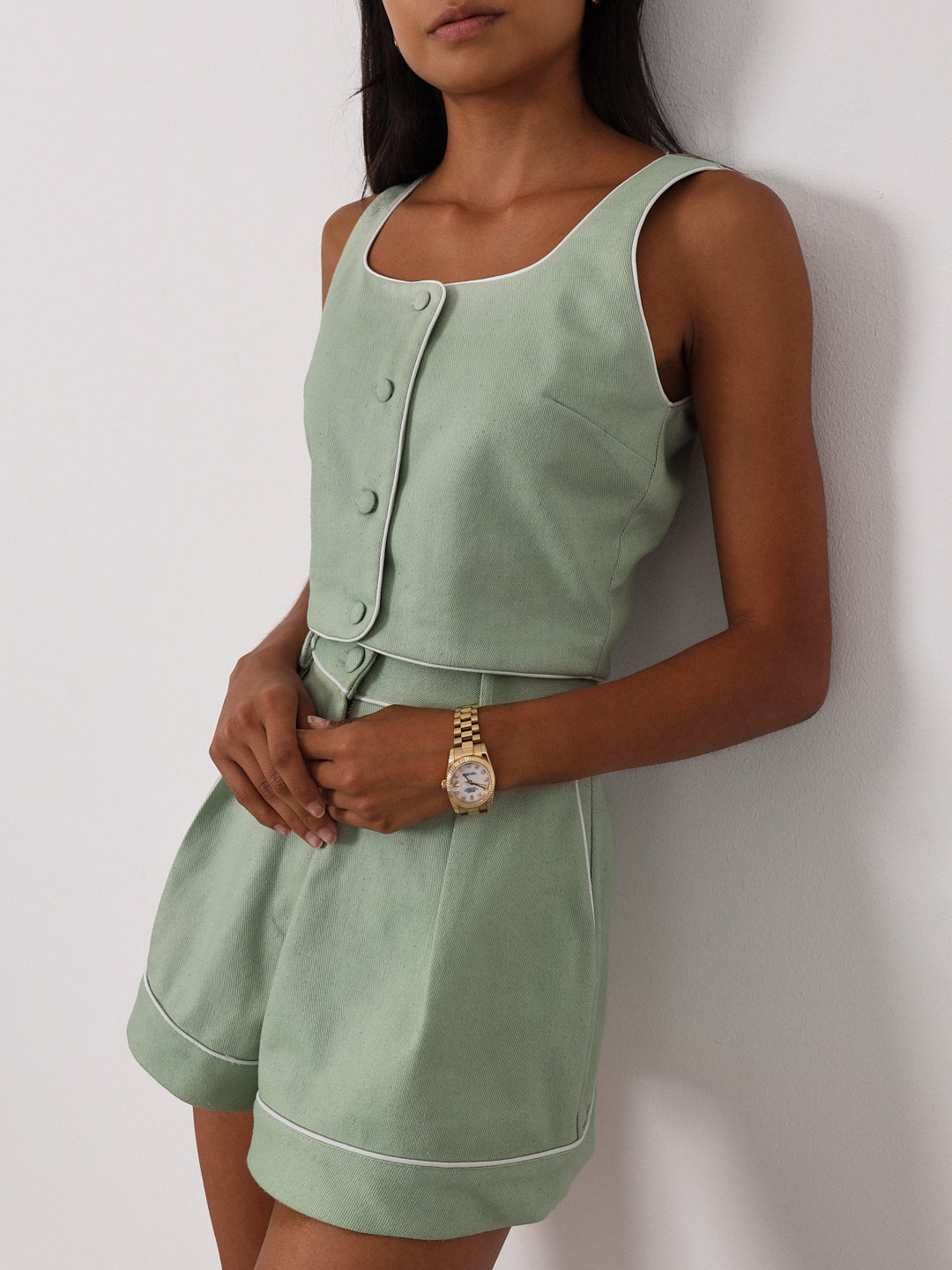 Mazikeen | Shola Perfect Fit Denim Shorts | Pistazie/Weiß