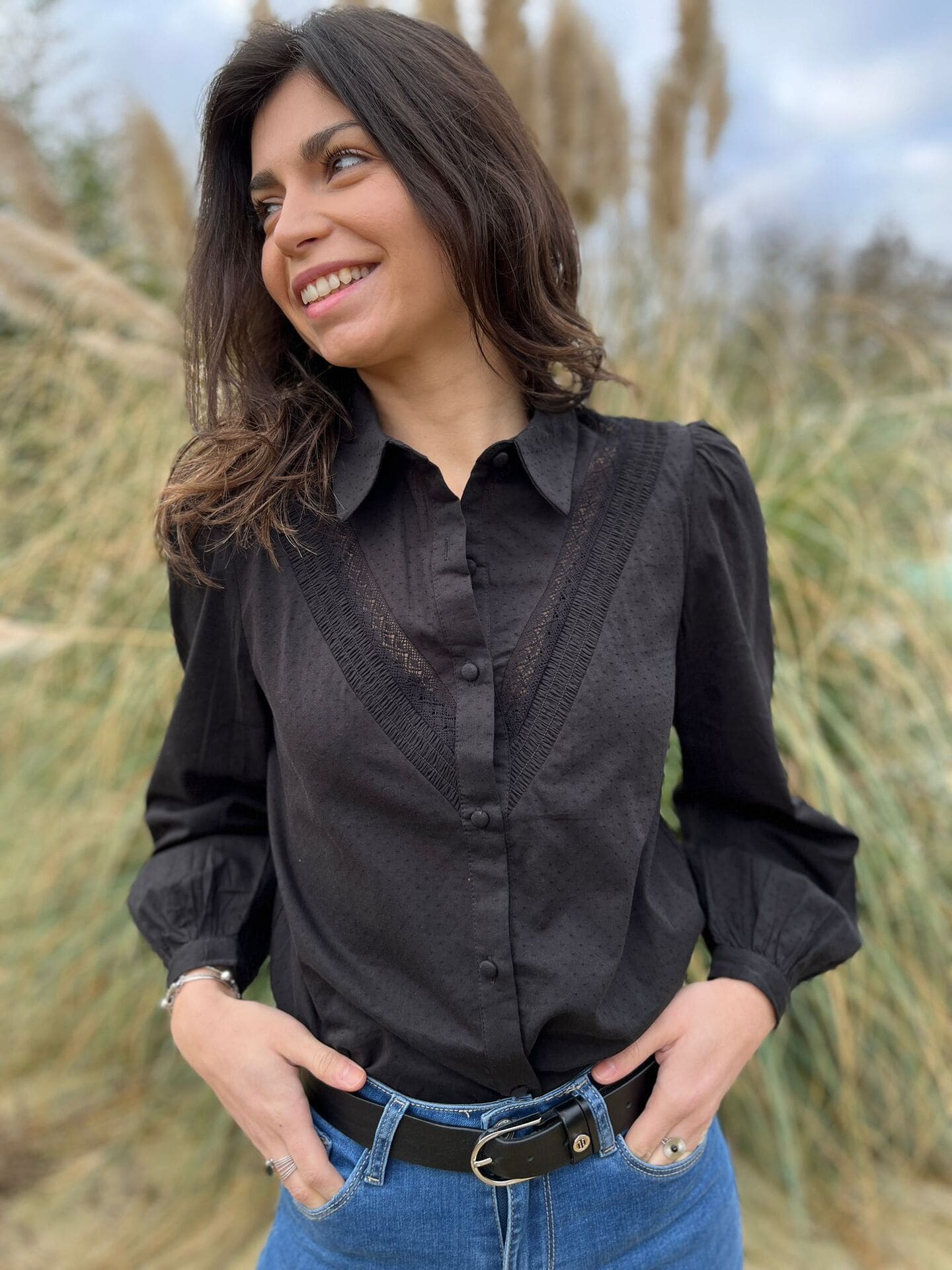 Iris408XS | Bluse Damen mit Spitze - Perfekte Bluse für Uni und Büro