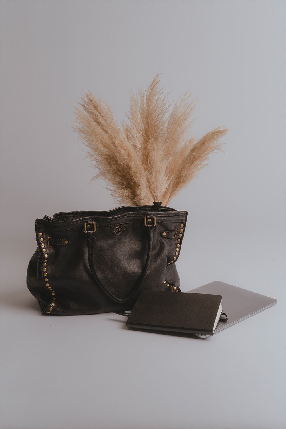 Marie | Elegante Ledertasche für Business Frauen - Modernes Winteroutfit für Frauen