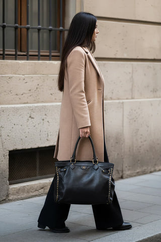 Marie | Elegante Ledertasche für Business Frauen - Modernes Winteroutfit für Frauen