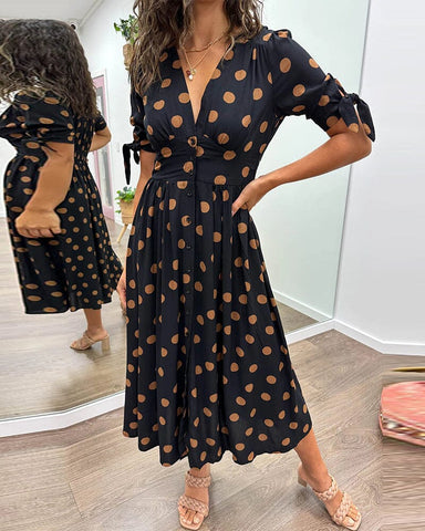 Millie | Kleid mit Punkten und tiefem V-Ausschnitt