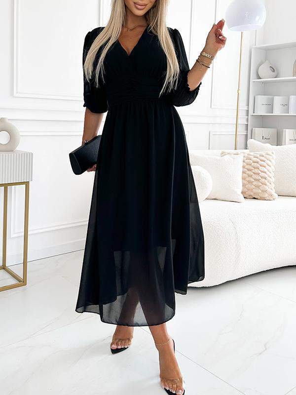Mirella | Kleid mit V-Ausschnitt und halblangen Ärmeln