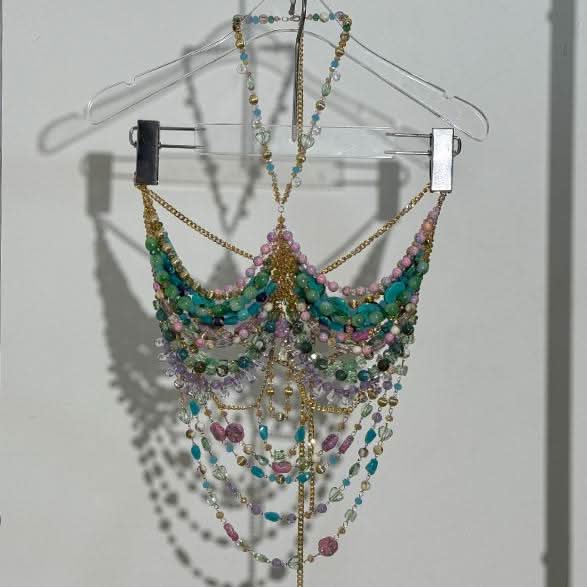 Talia | Trägerloser Perlen-Metallketten-Top mit Lochmuster