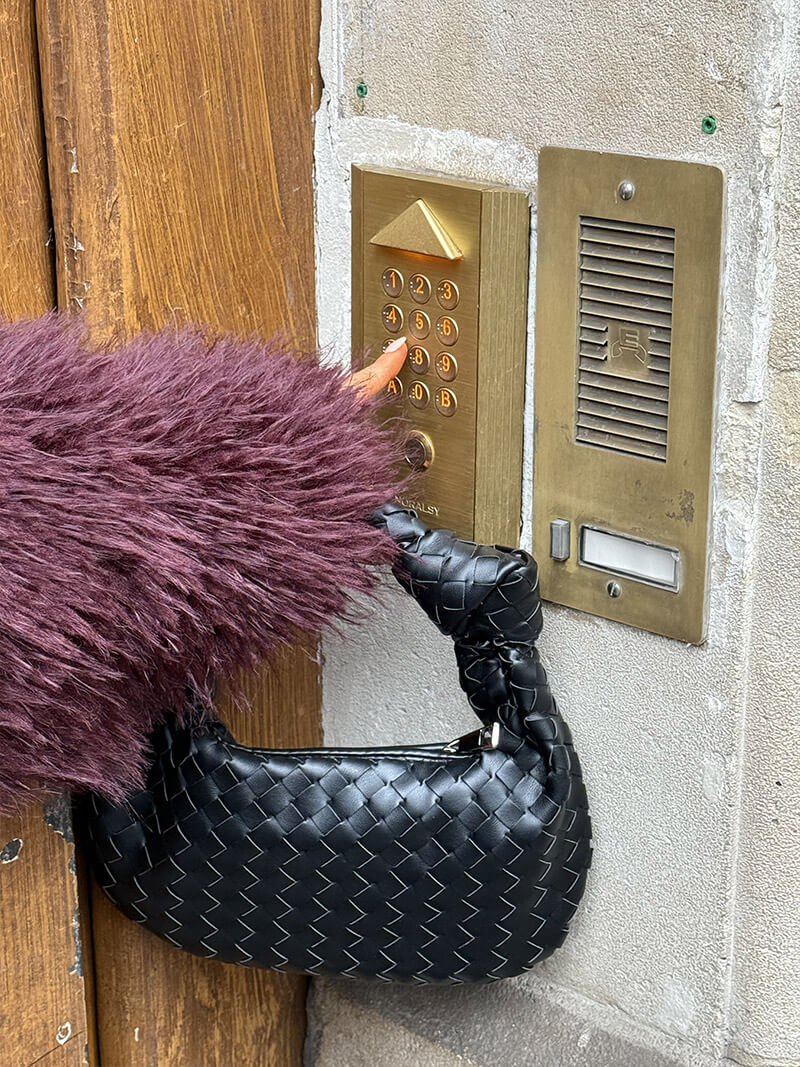 Gewebte Mini-Tasche: Eleganz für jeden Tag