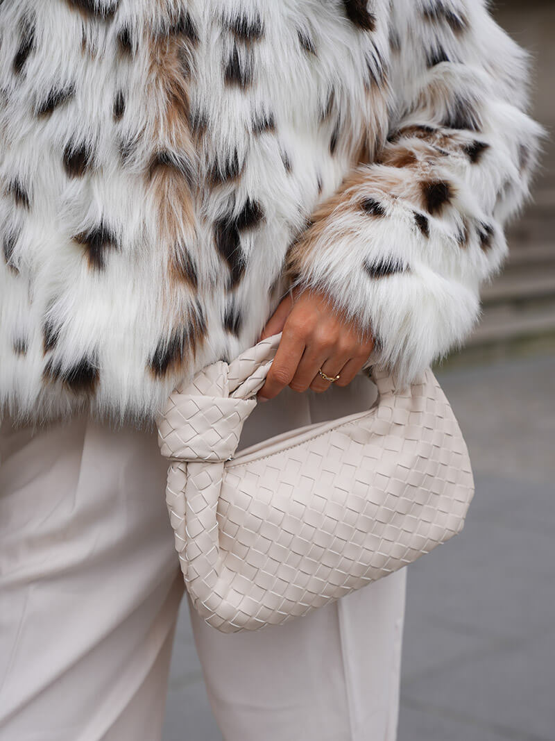 Gewebte Mini-Tasche: Eleganz für jeden Tag