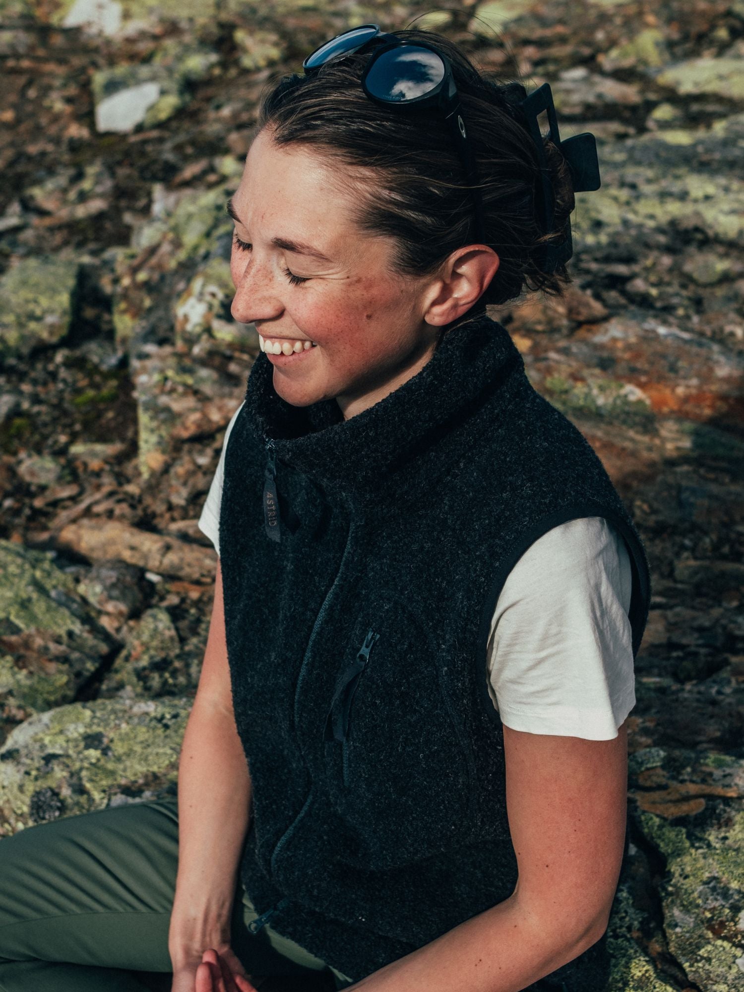 Linda | Woll-Fleece Weste Damen Schwarz - Fashion Trends & Outfit Inspirationen Winter