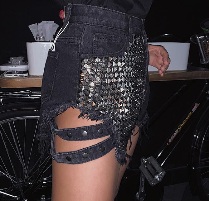 Sephra | Nieten-Detail Shorts