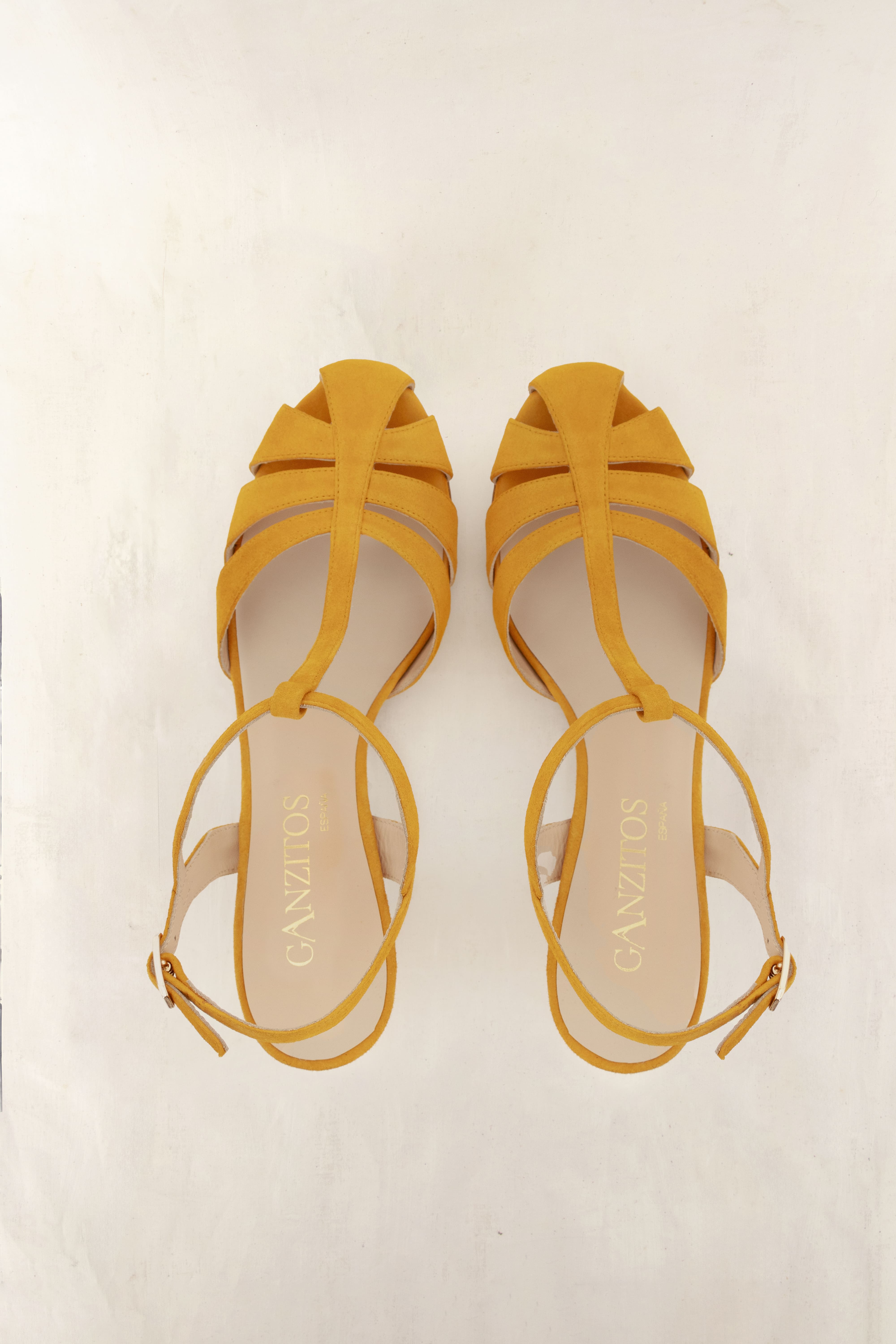 Scott | Margot vor dem Ei