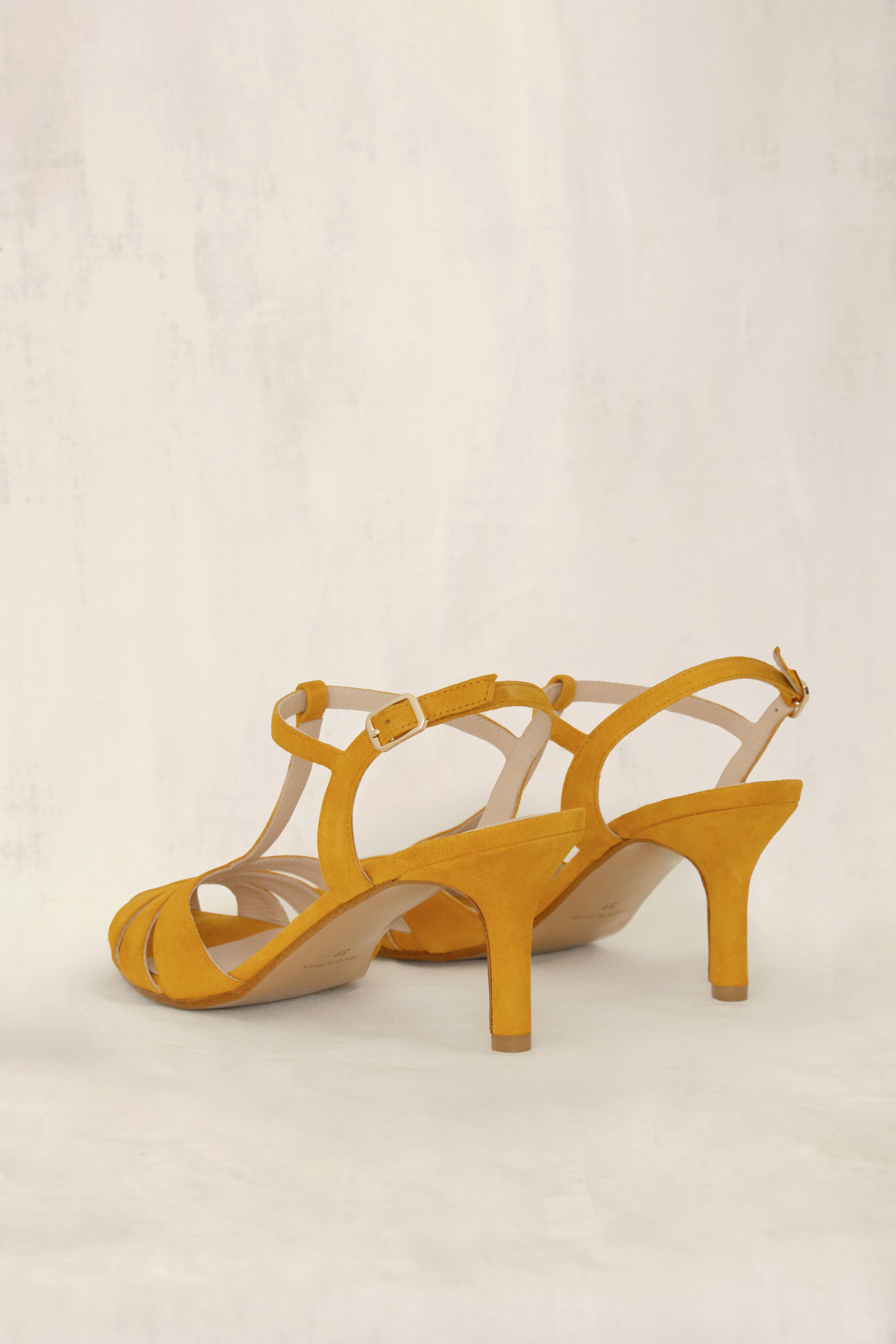 Scott | Margot vor dem Ei