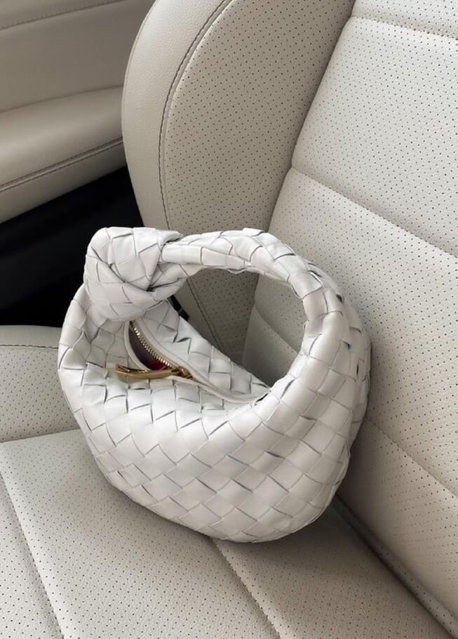 Gewebte Mini-Tasche: Eleganz für jeden Tag