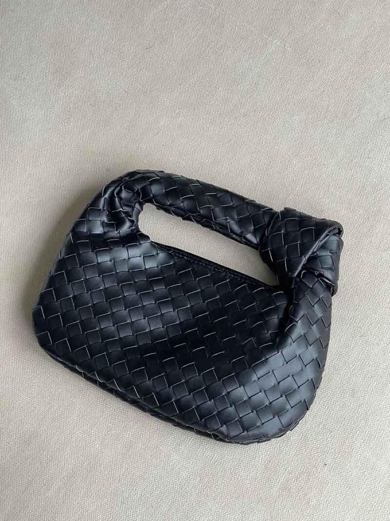 Gewebte Mini-Tasche: Eleganz für jeden Tag