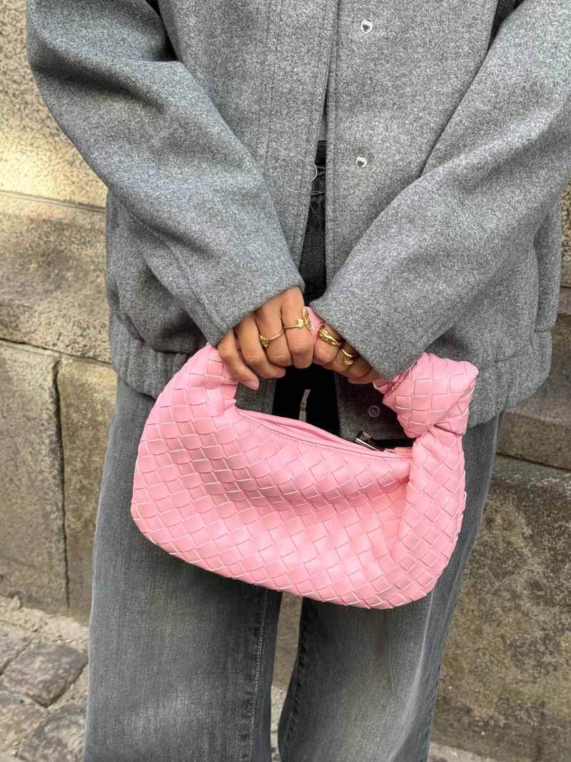 Gewebte Mini-Tasche: Eleganz für jeden Tag