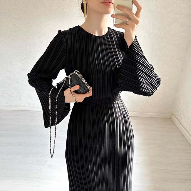 Christina | Neues elegantes Kleid mit ausgestellten Ärmeln