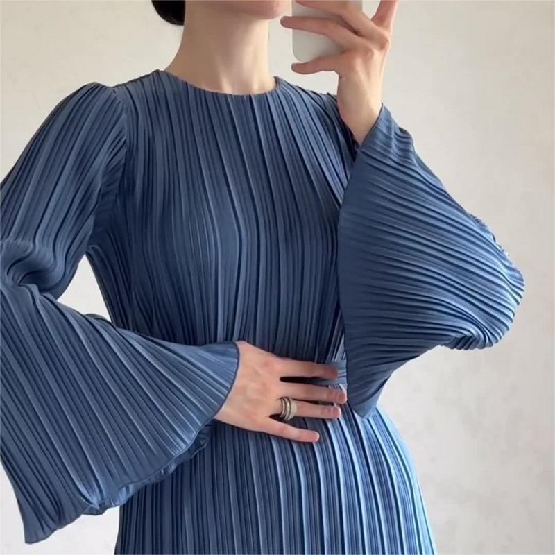 Christina | Neues elegantes Kleid mit ausgestellten Ärmeln