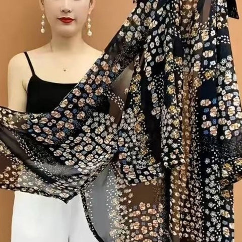 Milla | Dünnes Damenhemd mittleren Alters in mittlerer Länge