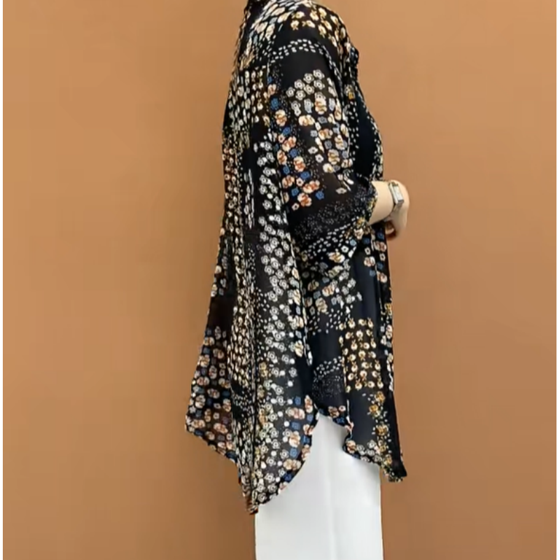 Zayn | Dünnes Damenhemd mittleren Alters mit mittlerer Länge